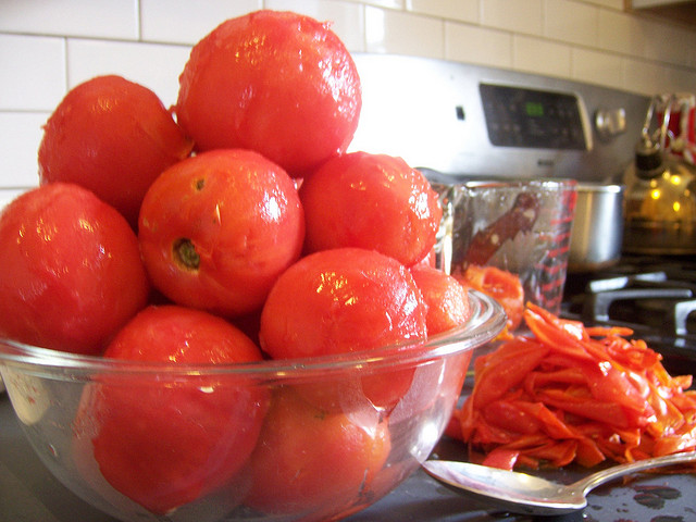 skinning tomatoes